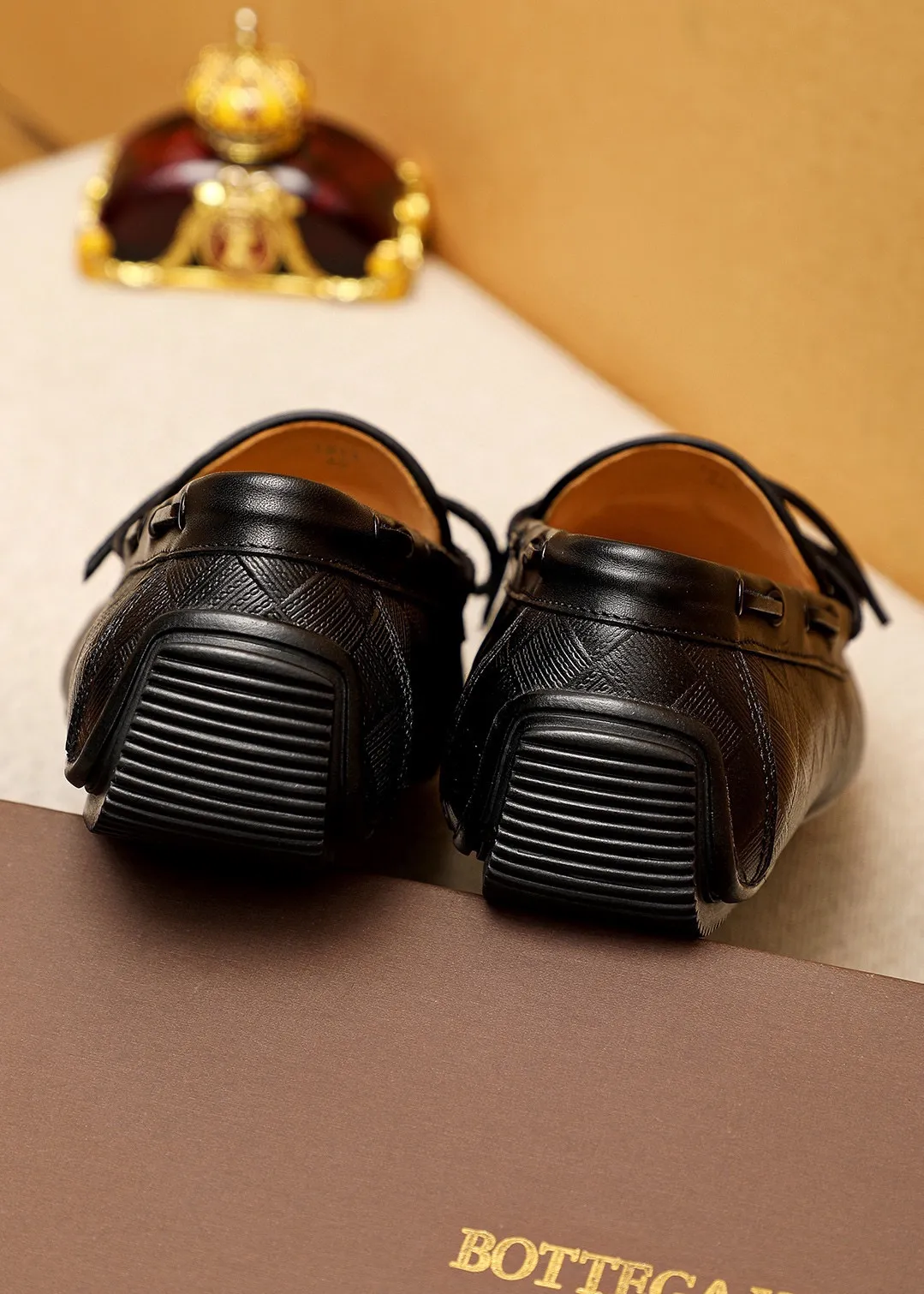 Men's Men's Shoes 💰: 420 💐BV Men's Slip-on Shoes® [BOTTEGA VENETA] Official website counter new model, one-to-one mold opening ⚠Italian calfskin embossed ➕Cow 🐂 leather lining. Driving slip-ons, available at counters, sizes 39-44 (38.45🉑️customized)